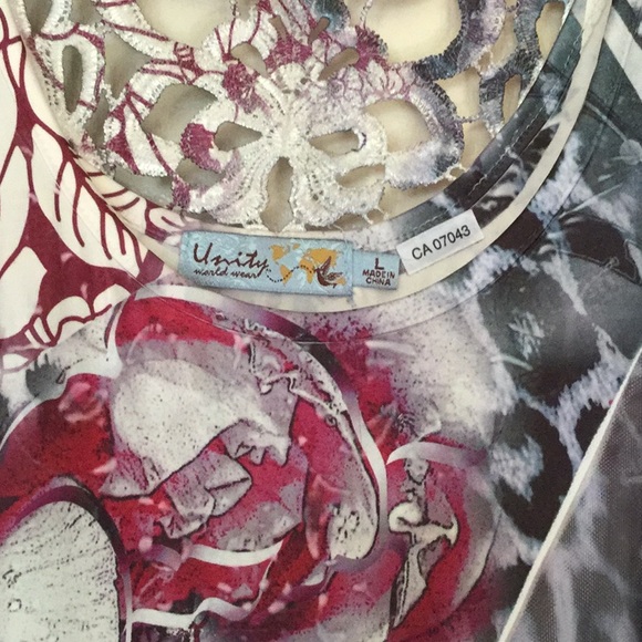 Silk print Stretchy Shirt w/ Lace Appliqué - Picture 3 of 3